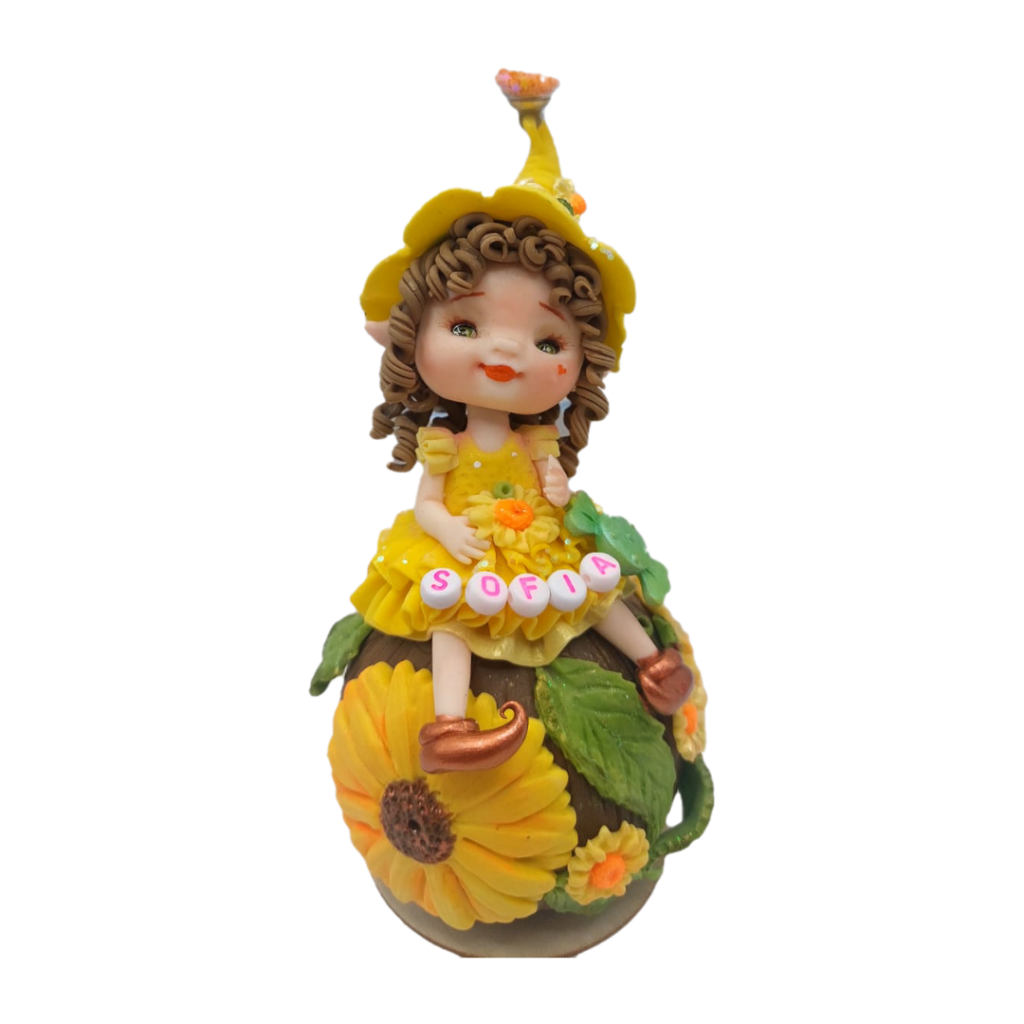 Descubre esta encantadora figurita personalizada de una niña sentada en una flor, con el nombre "SOFIA". Ideal para decorar y regalar